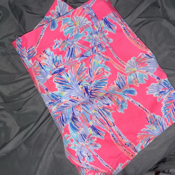 Lilly Pulitzer Callahan Shorts - Picture 3 of 3